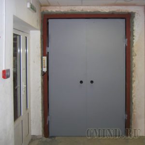 Грузовой лифт CMInd-K4-1000-1200x1600x2200 в бетонной шахте
